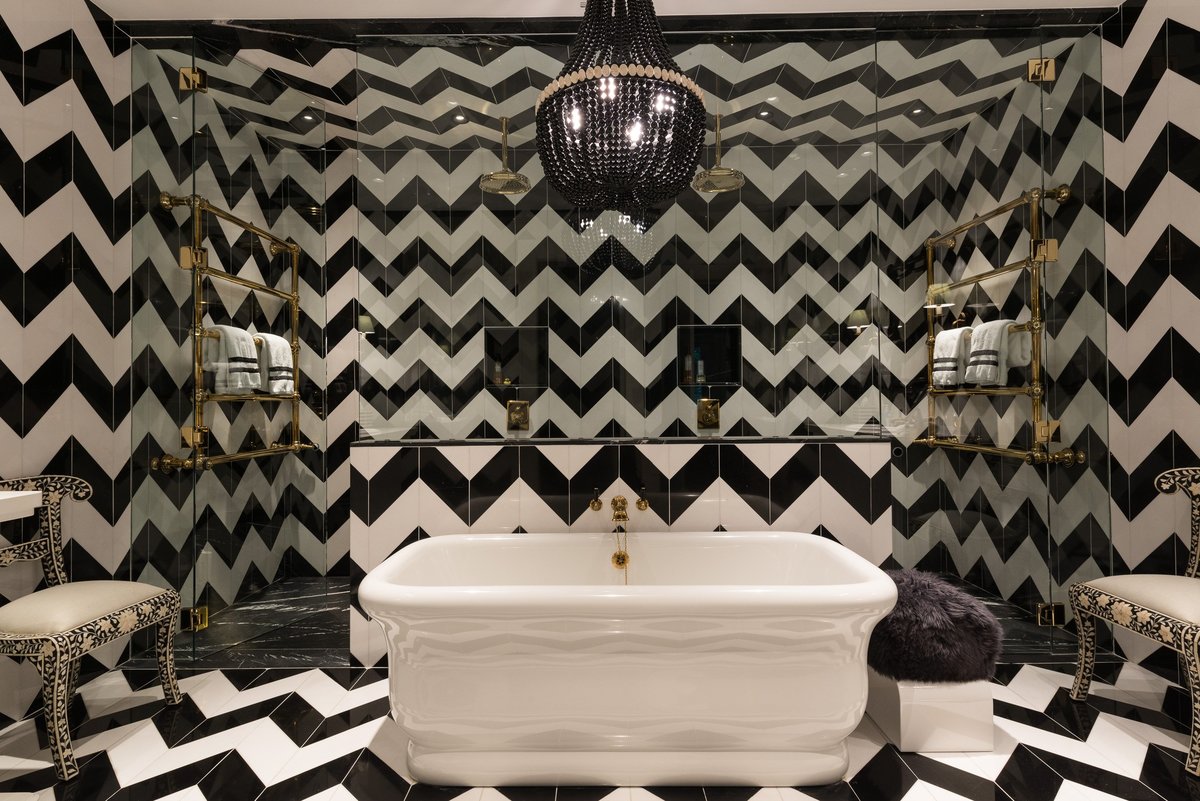 Ванная комната в доме в Аспене (США), дизайн - Samantha Todhunter Design Ltd