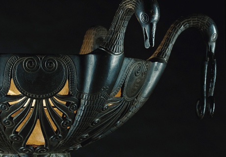 Арман Альбер Рато (1882-1938). Напольная лампа из патинированной бронзы с оригинальным шелковым абажуром, 1921 год. Эстимейт: €1,5-2 млн. Аукцион 