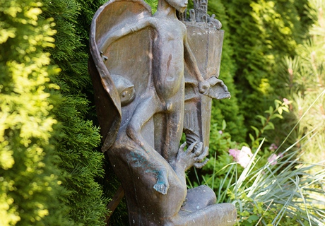 «Богородица космическая» и бронзовый человек — скульптуры Нины Жилинской 1970-х годов. Ее работы есть и в Третьяковской галерее